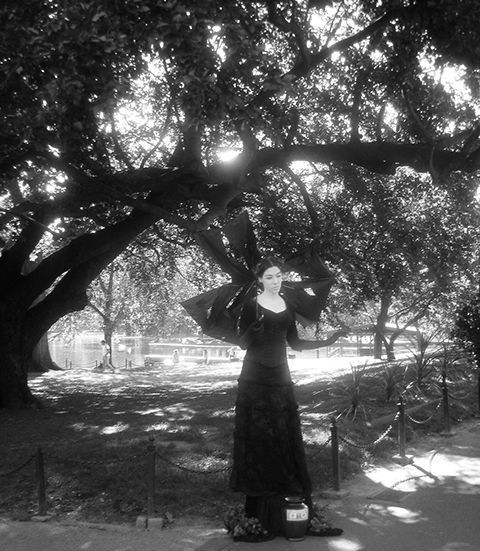 photo girl making money at boston common